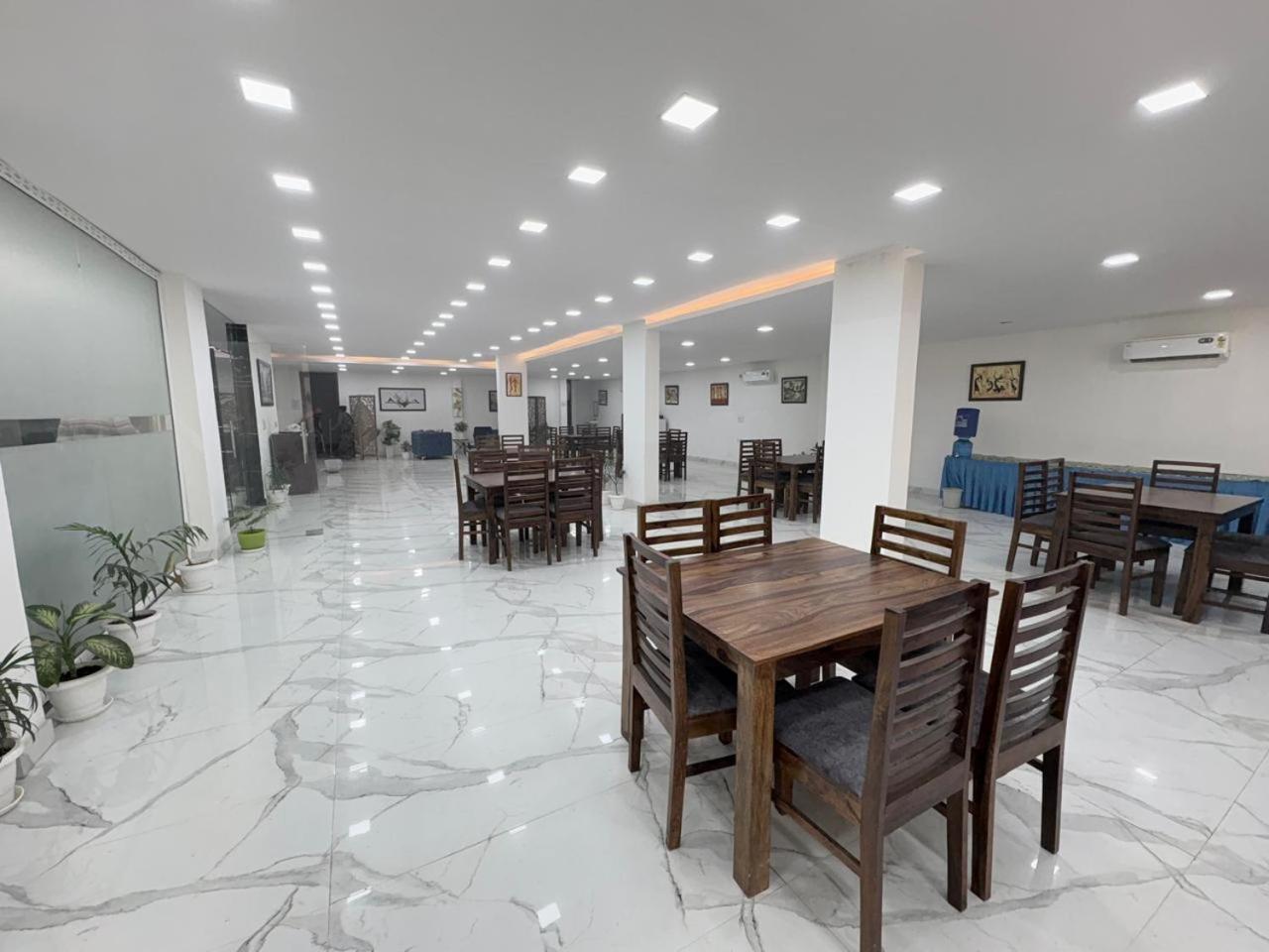Pacific Inn Eco Central คูร์เคาน์ ภายนอก รูปภาพ