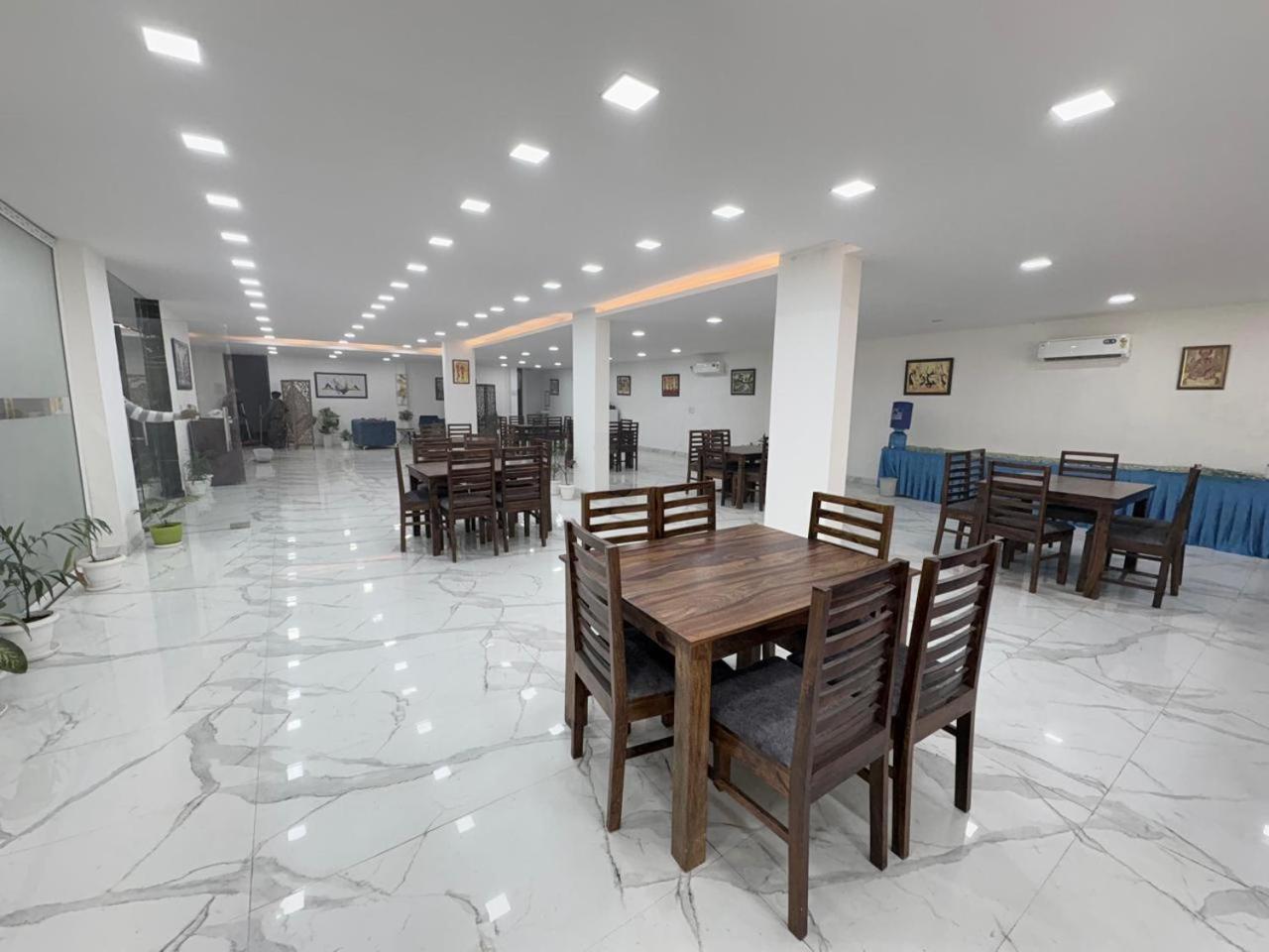 Pacific Inn Eco Central คูร์เคาน์ ภายนอก รูปภาพ